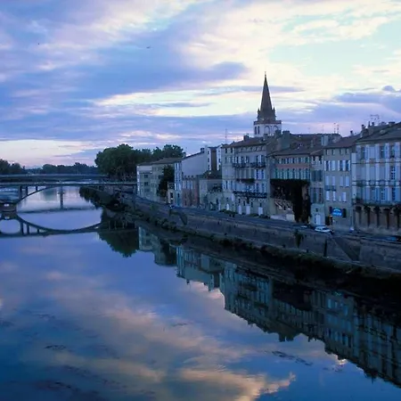 Ibis Budget Les Chaumes *