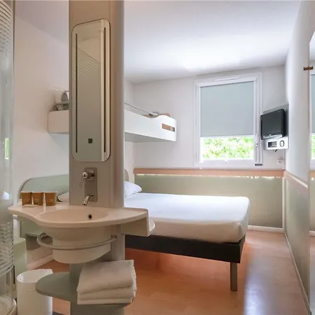 Ibis Budget Les Chaumes Hotel *