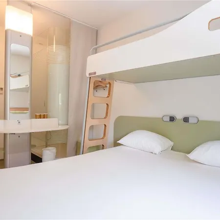 Ibis Budget Les Chaumes מונטובן