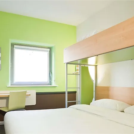 Ibis Budget Les Chaumes * מונטובן