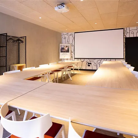 Ibis Budget Les Chaumes *