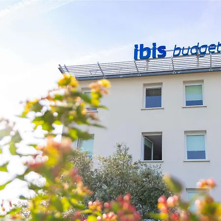 Ibis Budget Les Chaumes *