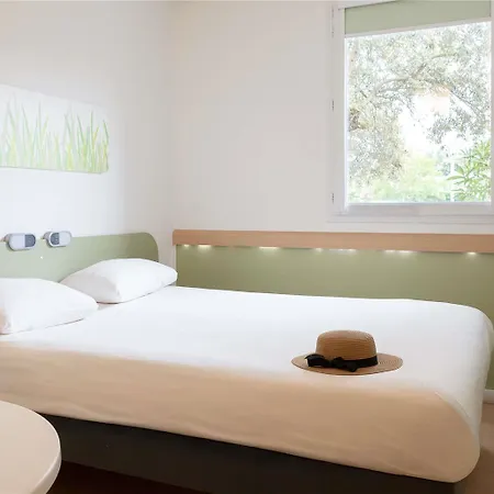 Ibis Budget Les Chaumes 호텔 *